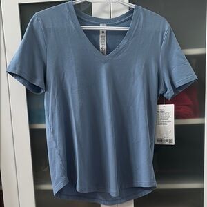 Lululemon Love Tee V Neck  SZ 4 Blue NWT 💙